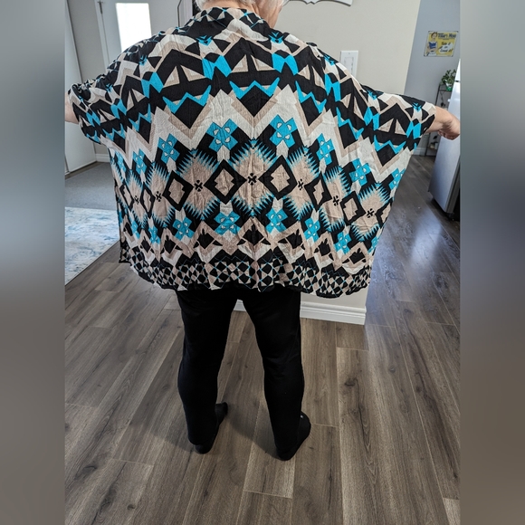 Bethany Mota for Aeropostale. Cardigan shawl. Rayon.  Aztec like pattern. - Picture 2 of 3